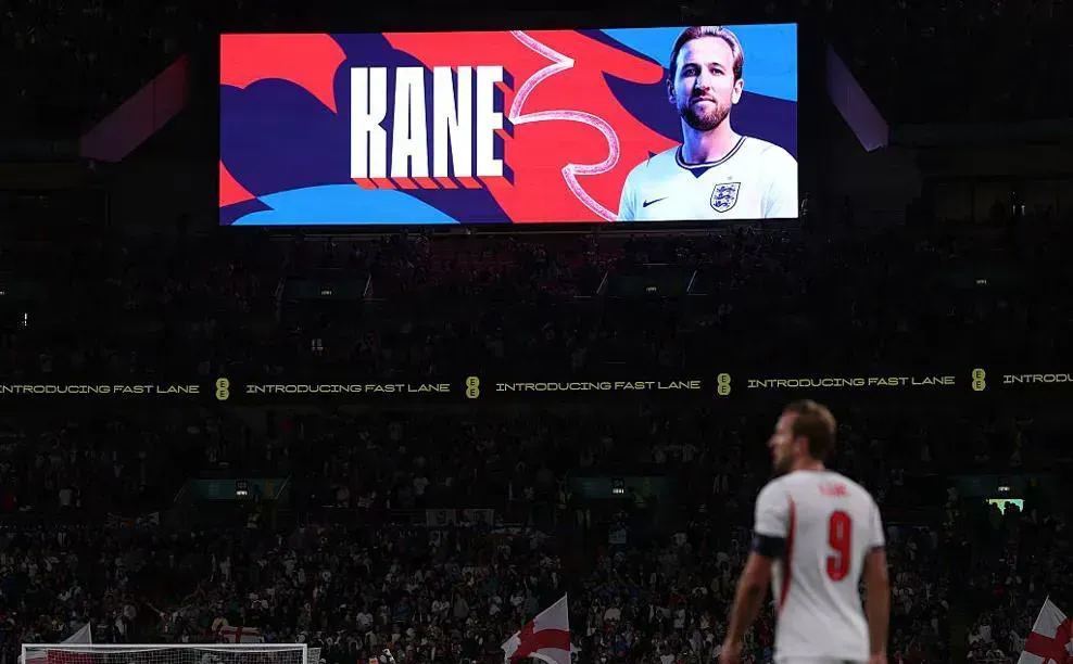 Bis de Kane na vitória sobre a Chéquia